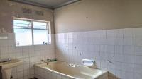 Bathroom 1 of property in Roodepoort