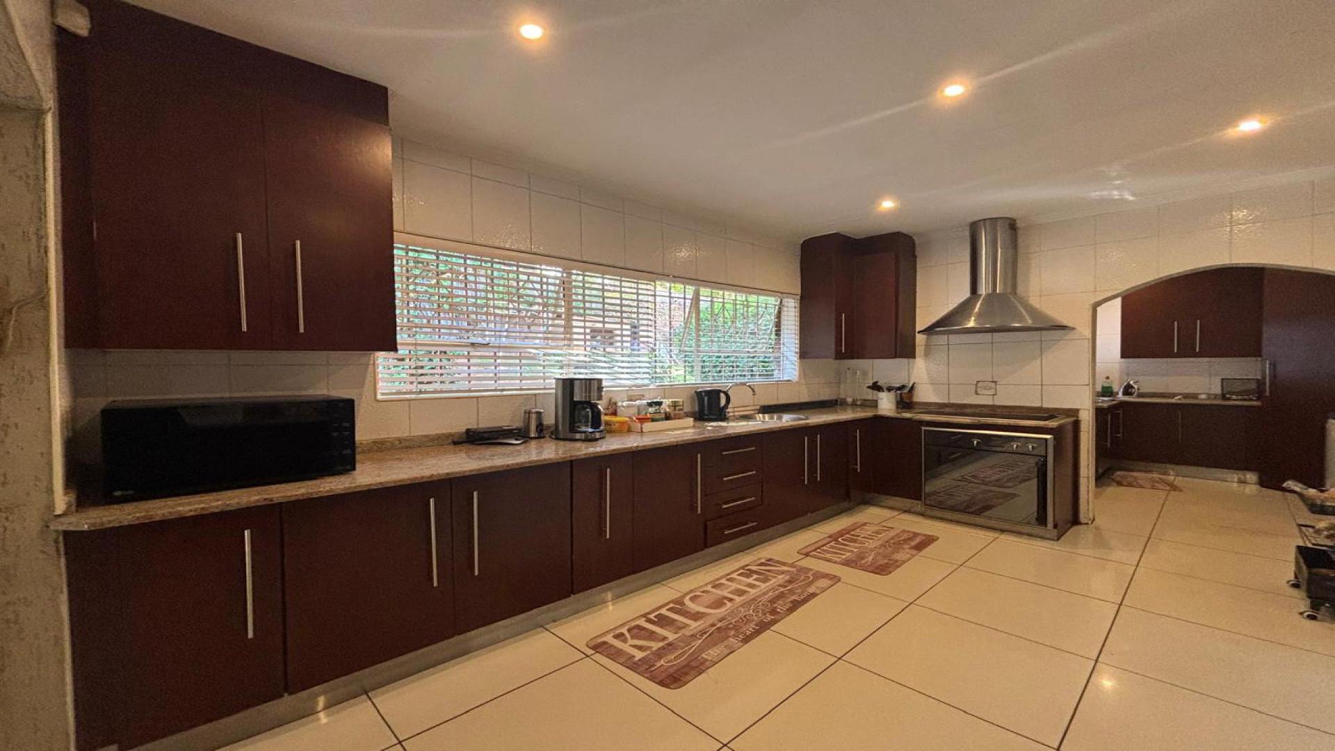 Kitchen of property in Glenvista