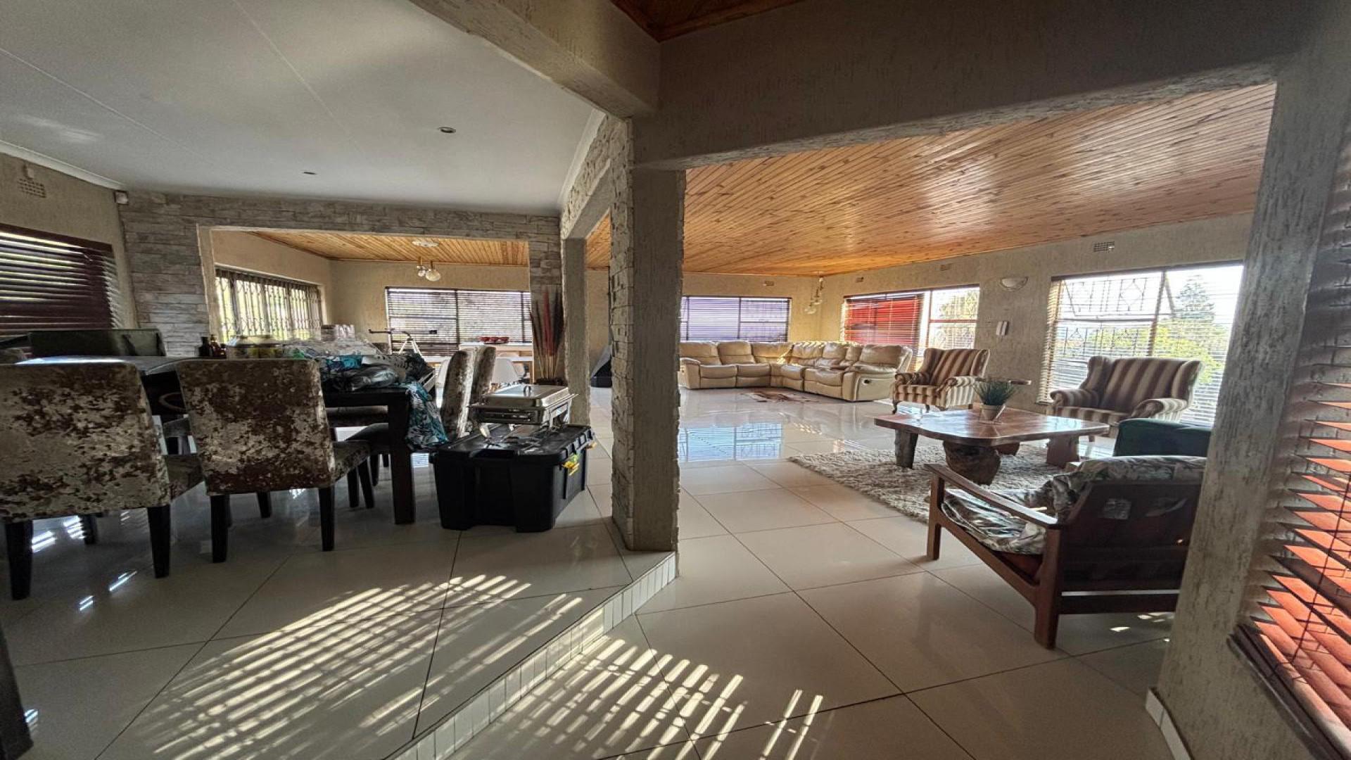 Lounges of property in Glenvista