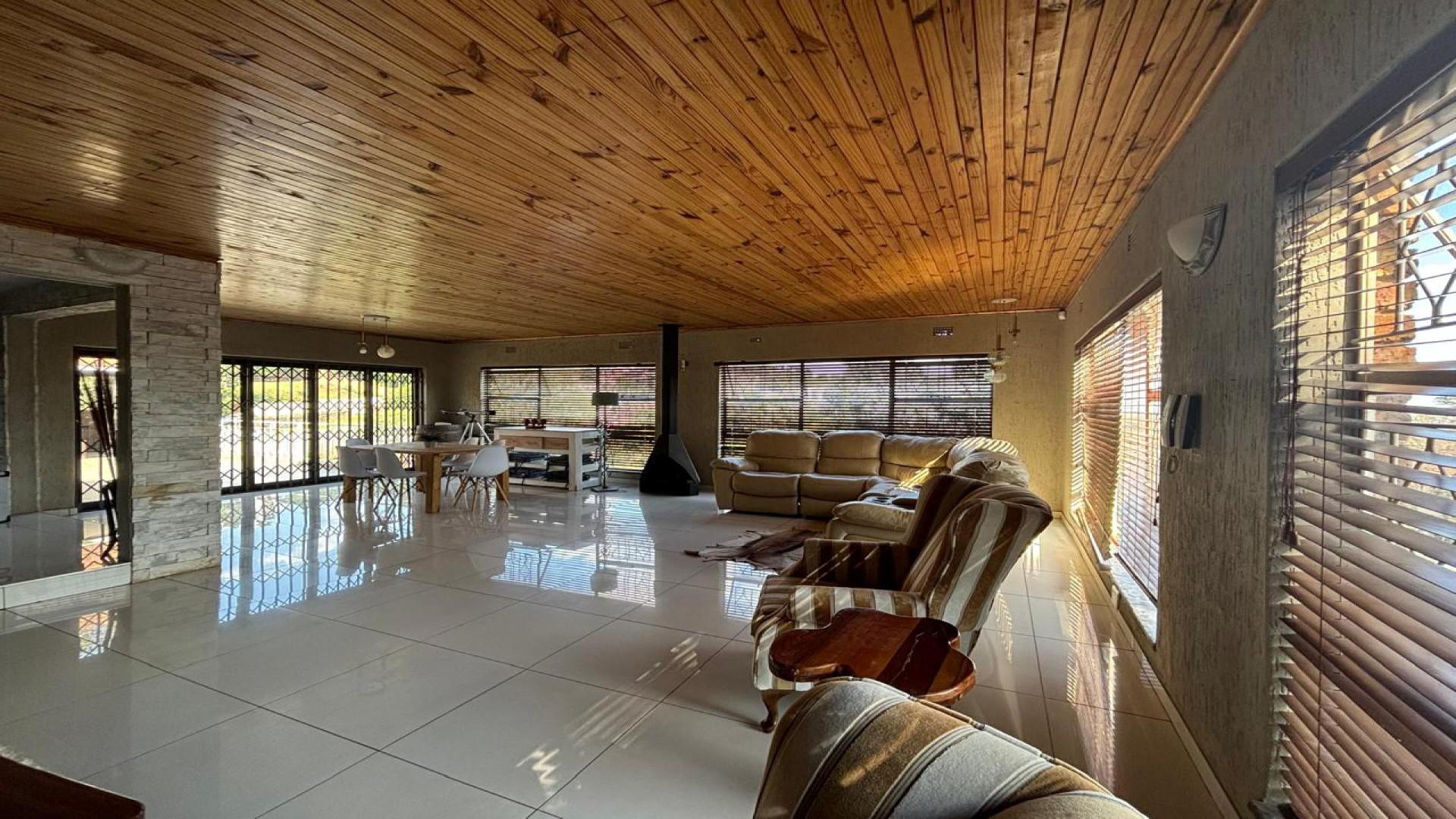Lounges of property in Glenvista