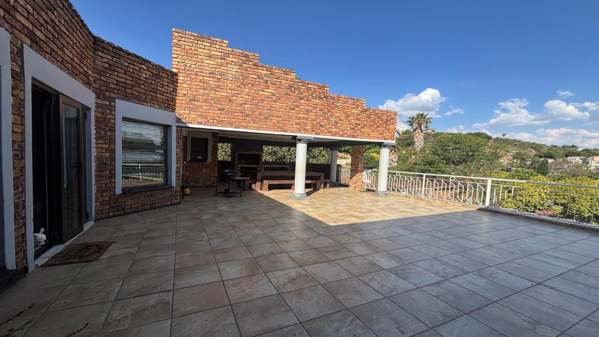 Balcony of property in Glenvista