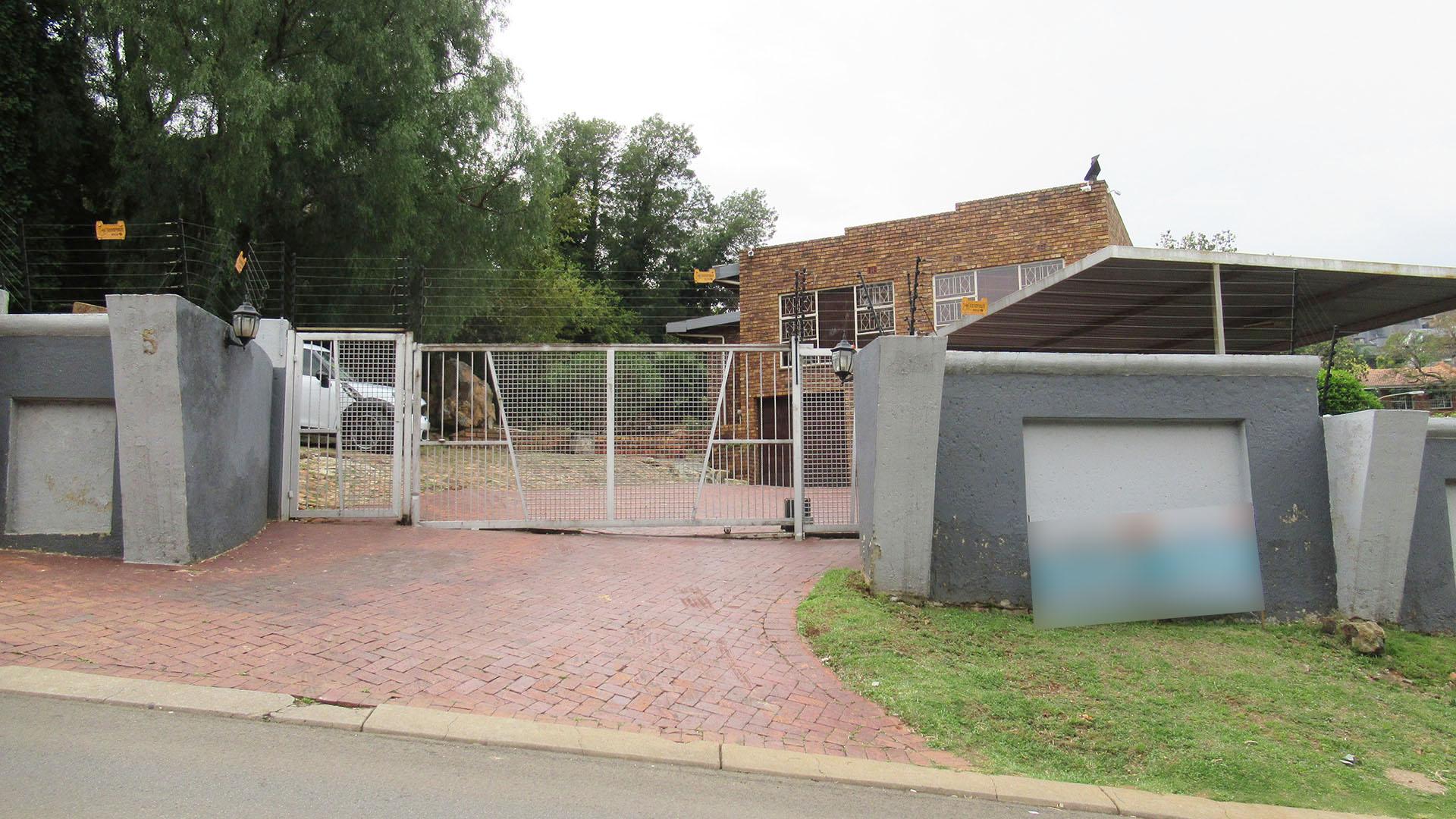 Front View of property in Glenvista