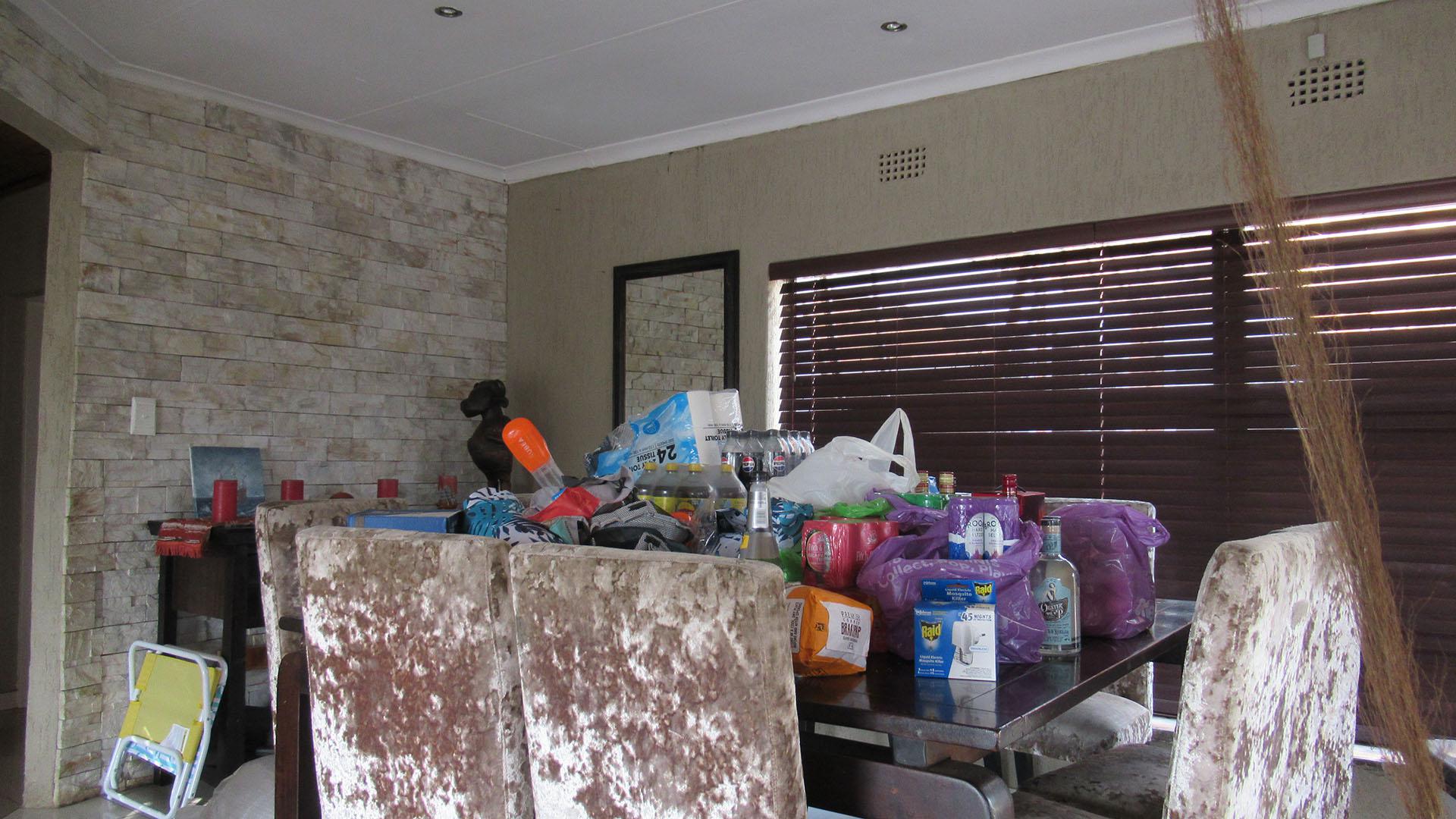 Dining Room - 35 square meters of property in Glenvista