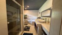 Bathroom 3+ of property in Glenvista