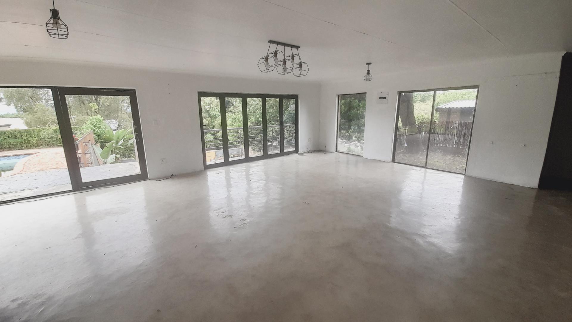 Lounges of property in Kosmos