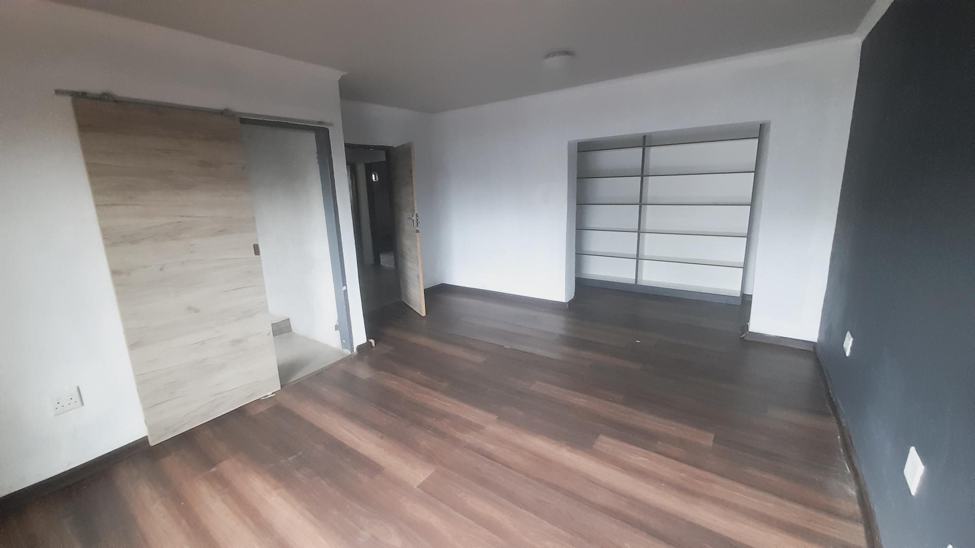 Main Bedroom of property in Kosmos