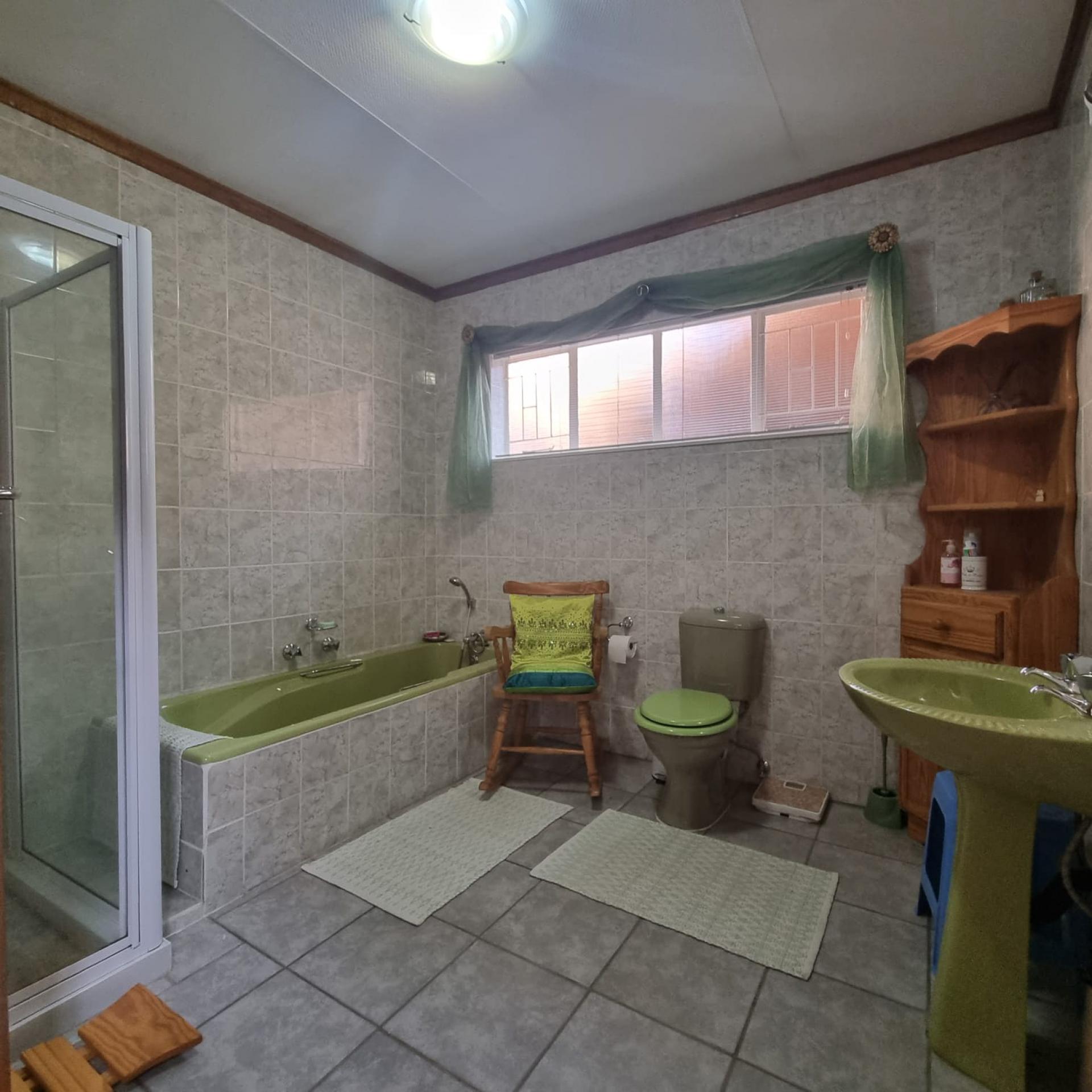  of property in Bendor