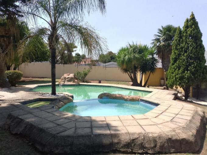 4 Bedroom House for Sale For Sale in Mulbarton - MR699038