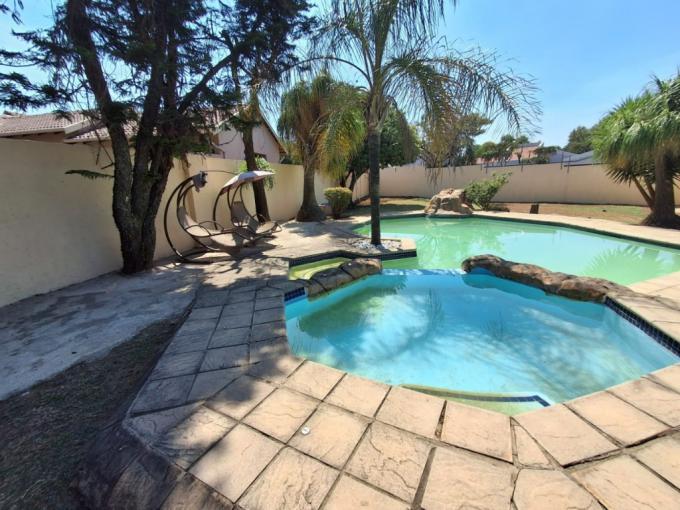 4 Bedroom House for Sale For Sale in Mulbarton - MR699061