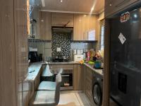  of property in Die Hoewes