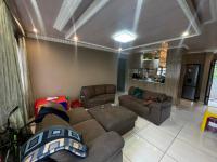  of property in Die Hoewes