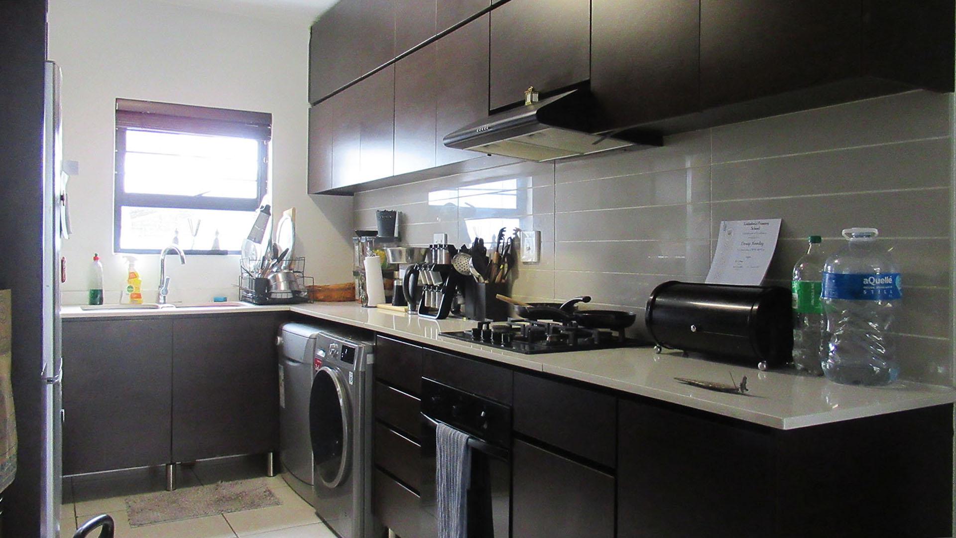 Kitchen - 10 square meters of property in Greenstone Hill