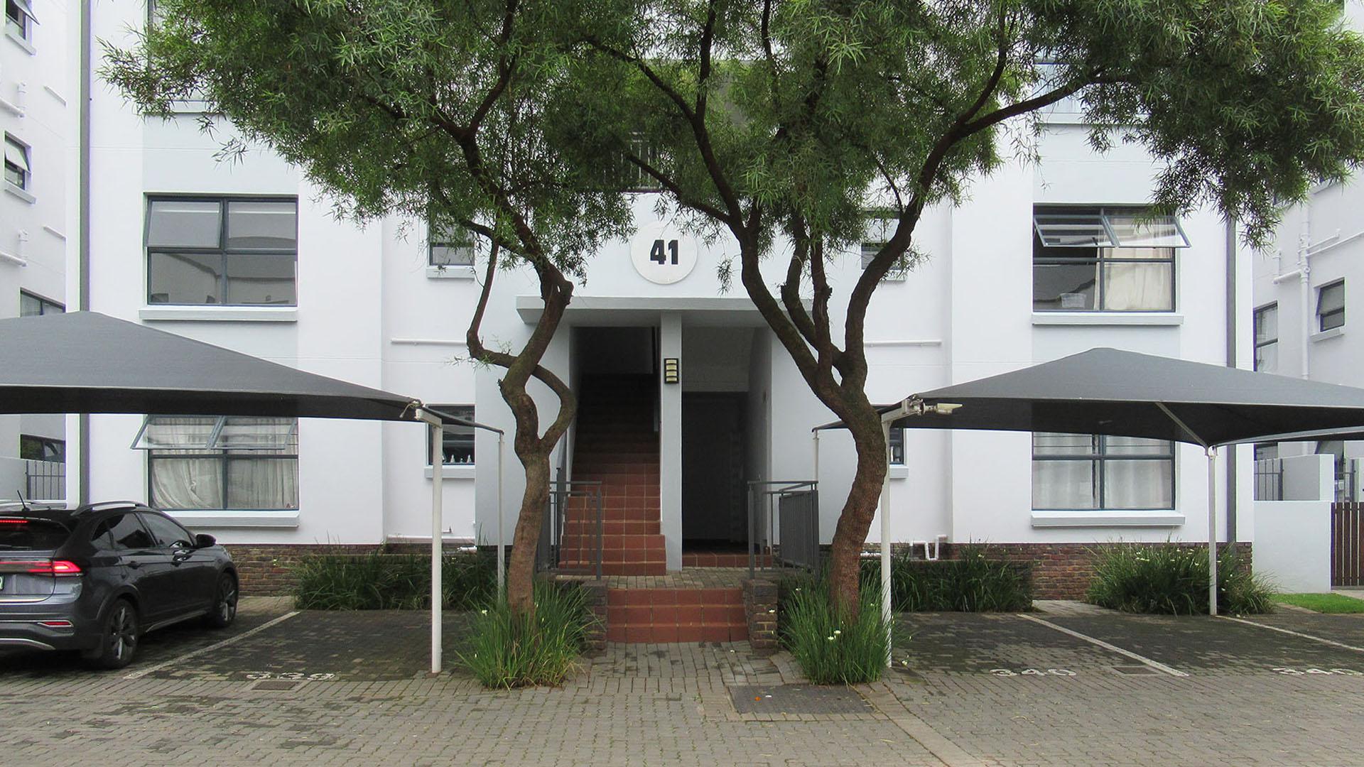 Front View of property in Greenstone Hill