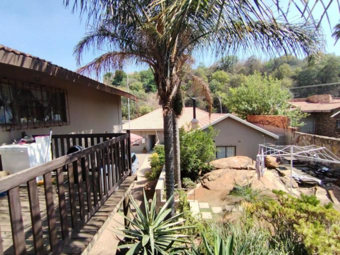 4 Bedroom House for Sale For Sale in Oakdene - MR699094