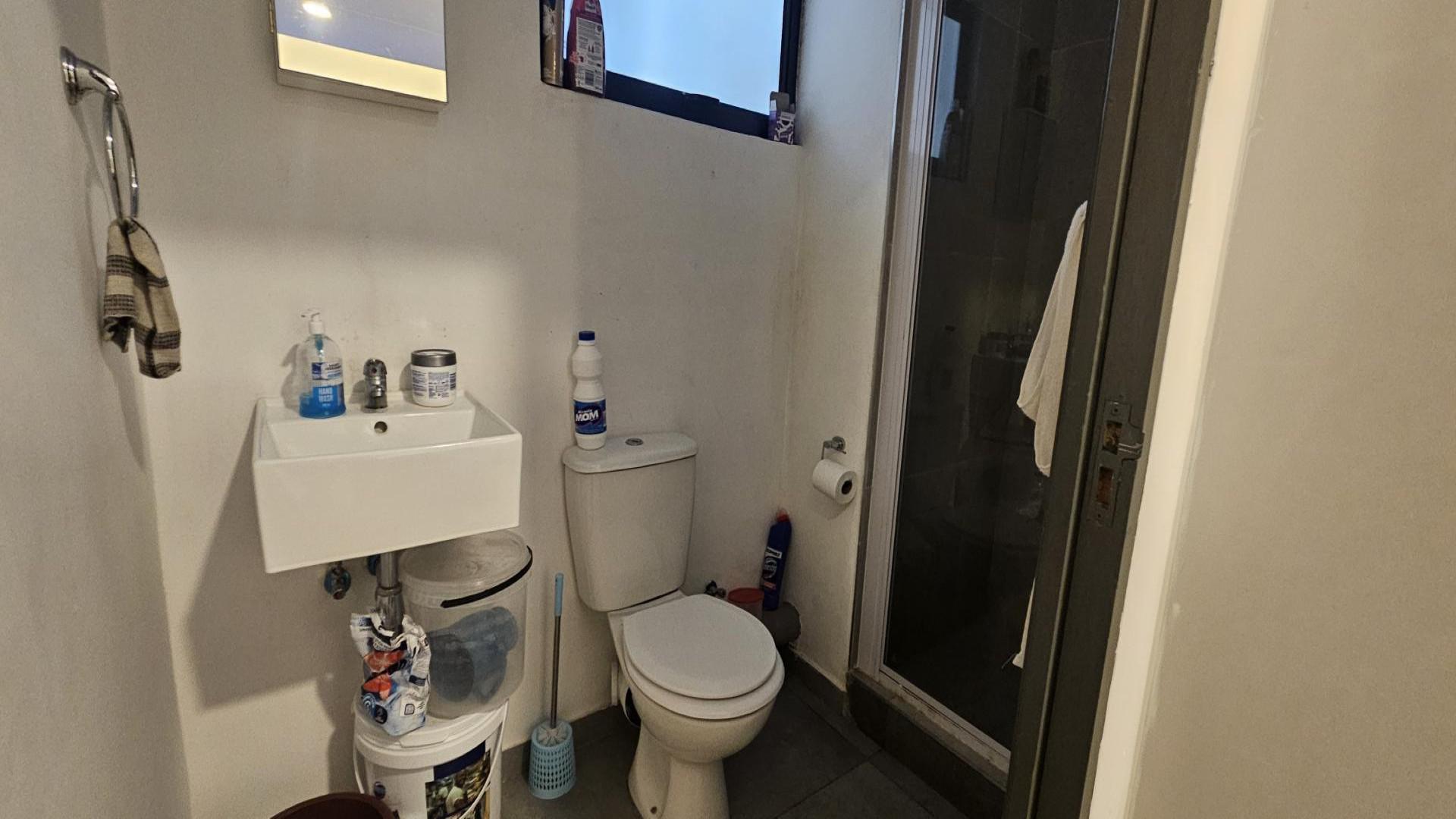 Bathroom 1 of property in Ferndale - JHB