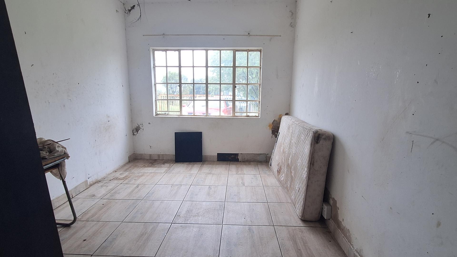 Bed Room 1 of property in Deneysville