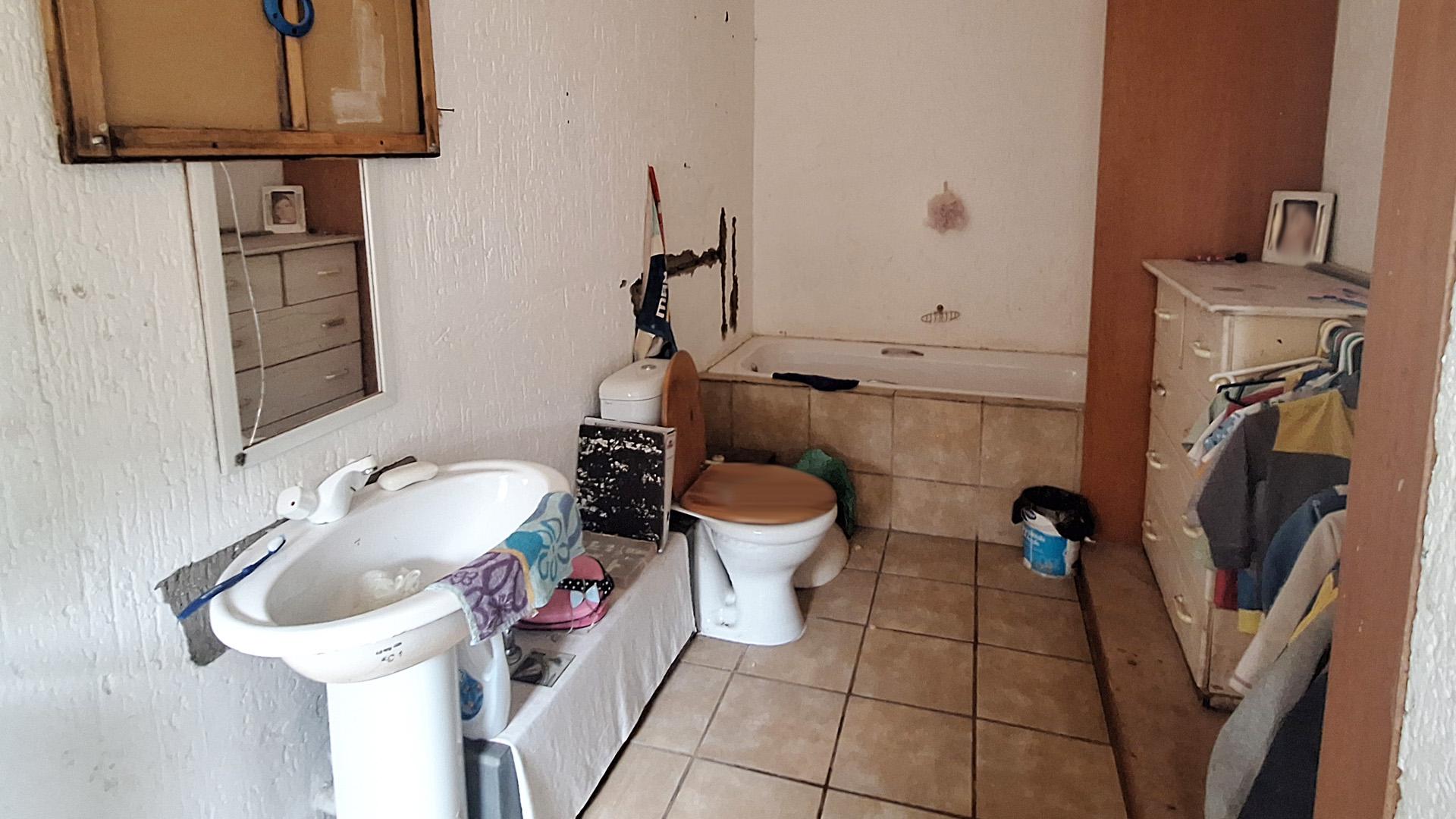 Bathroom 2 of property in Deneysville
