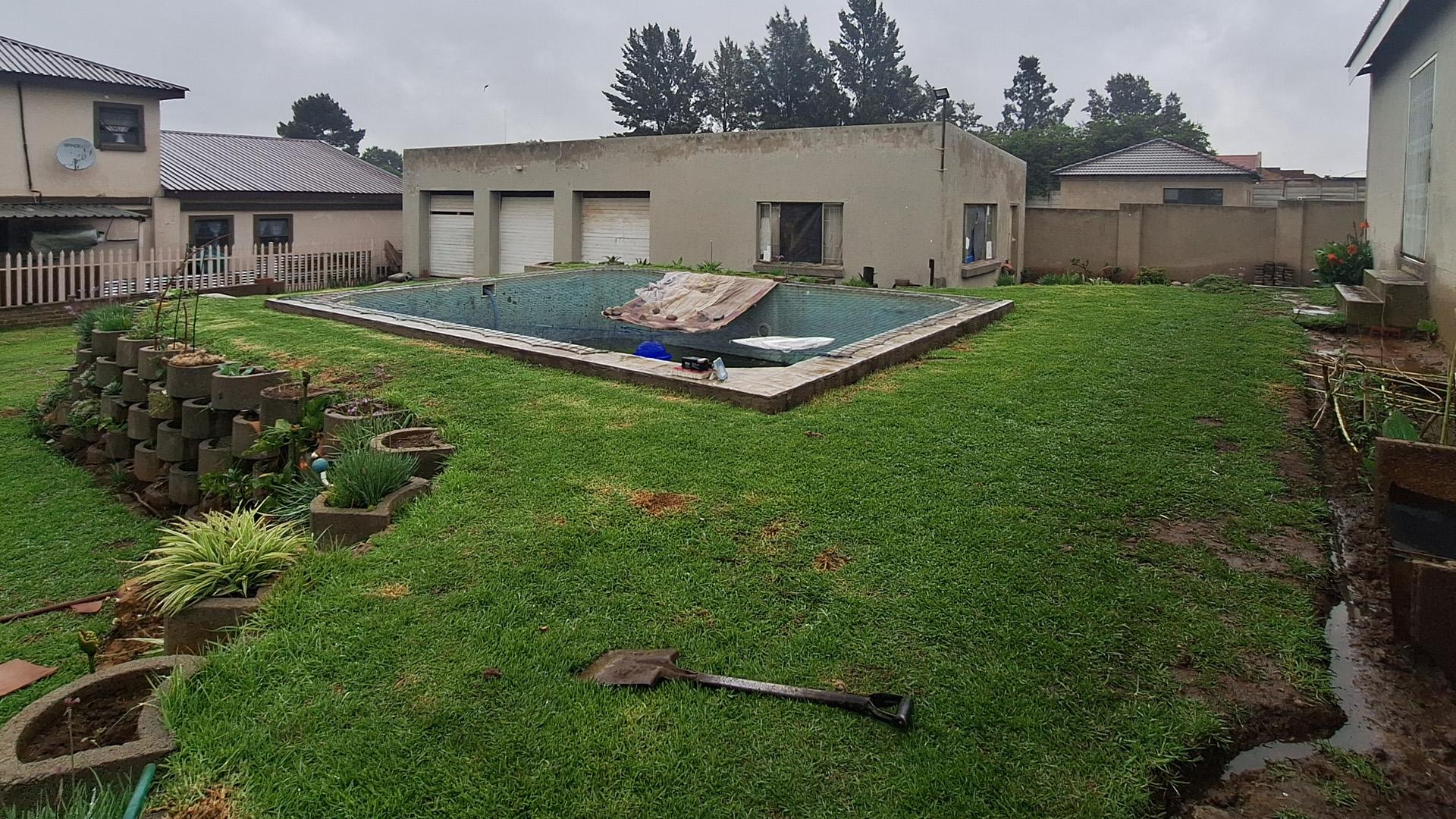 Backyard of property in Deneysville