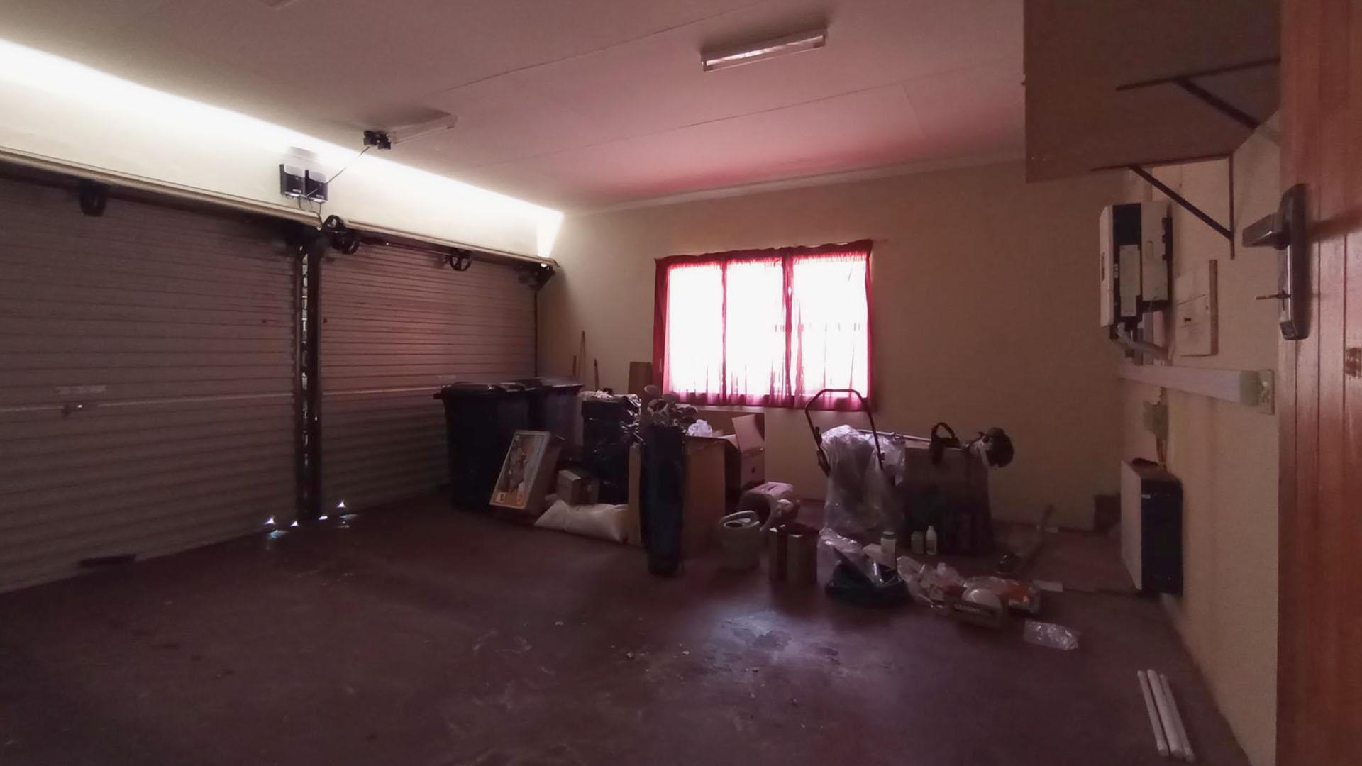 Garage - 34 square meters of property in Kilner park