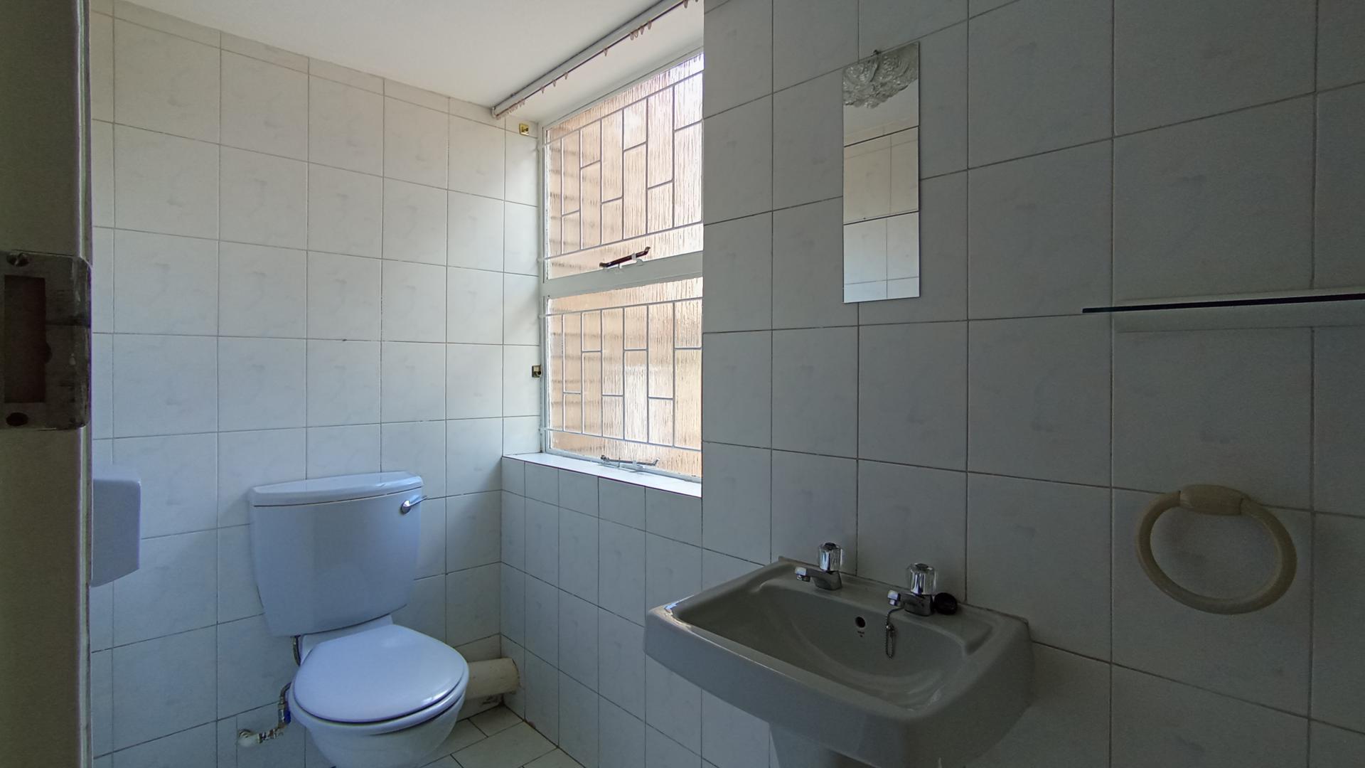 Guest Toilet - 3 square meters of property in Kilner park
