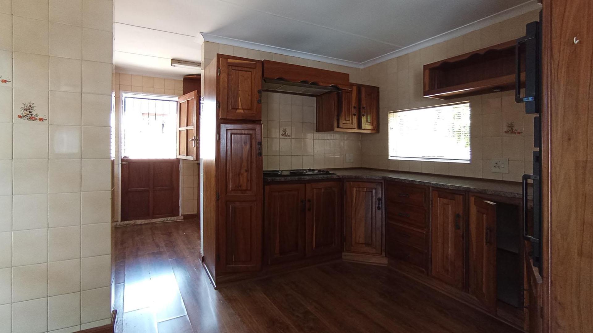 Kitchen - 13 square meters of property in Kilner park