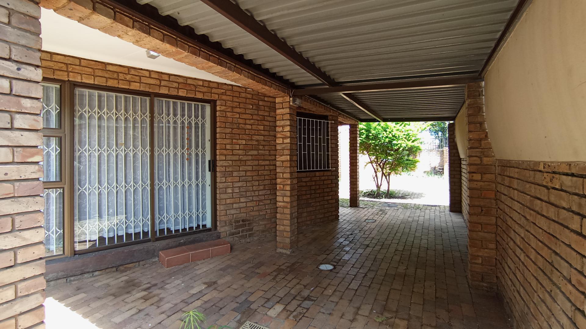 Patio - 30 square meters of property in Kilner park