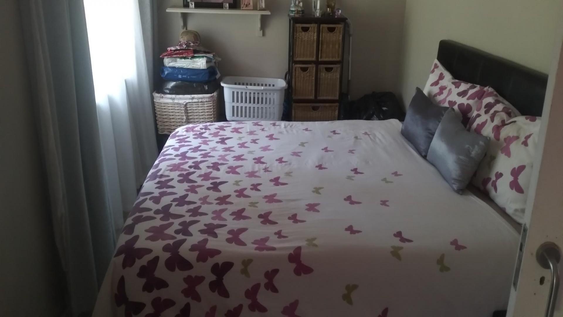 Bed Room 1 of property in Glen Park 