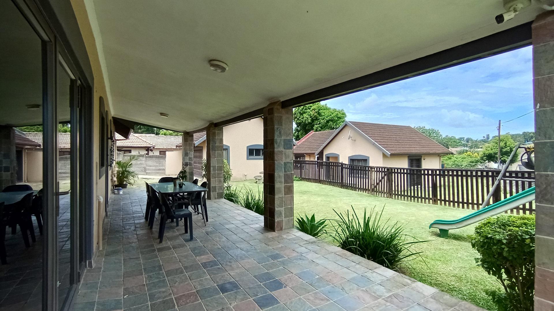 Patio - 38 square meters of property in Glen Park 