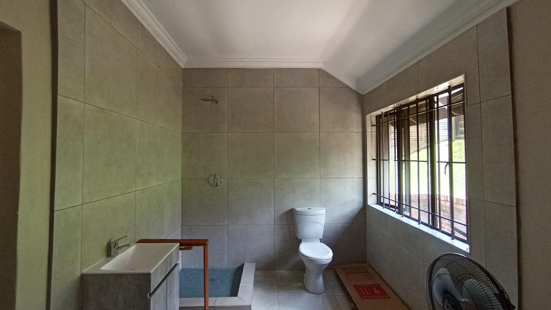 Bathroom 1 - 7 square meters of property in Glen Park 