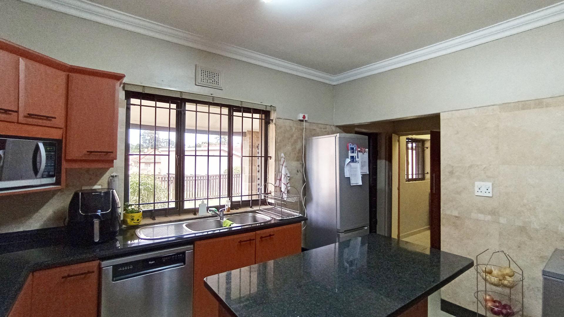 Kitchen - 16 square meters of property in Glen Park 
