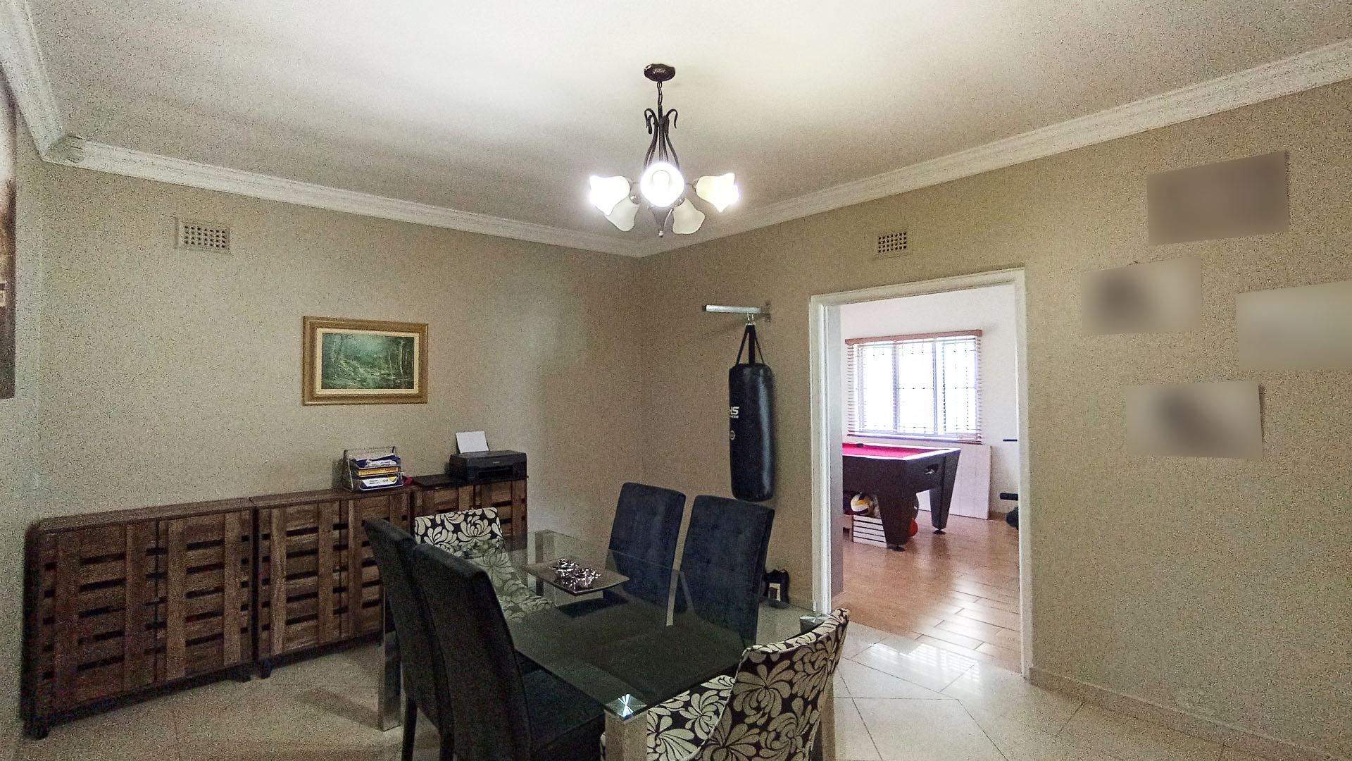 Dining Room - 24 square meters of property in Glen Park 