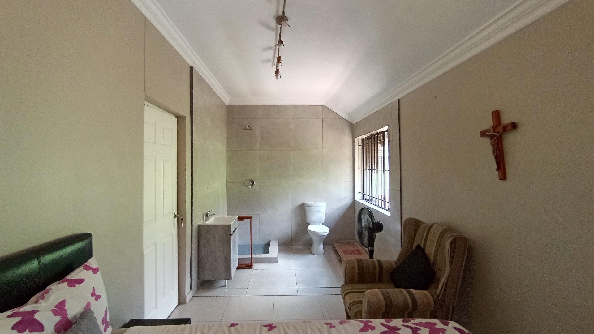 Bed Room 1 - 12 square meters of property in Glen Park 