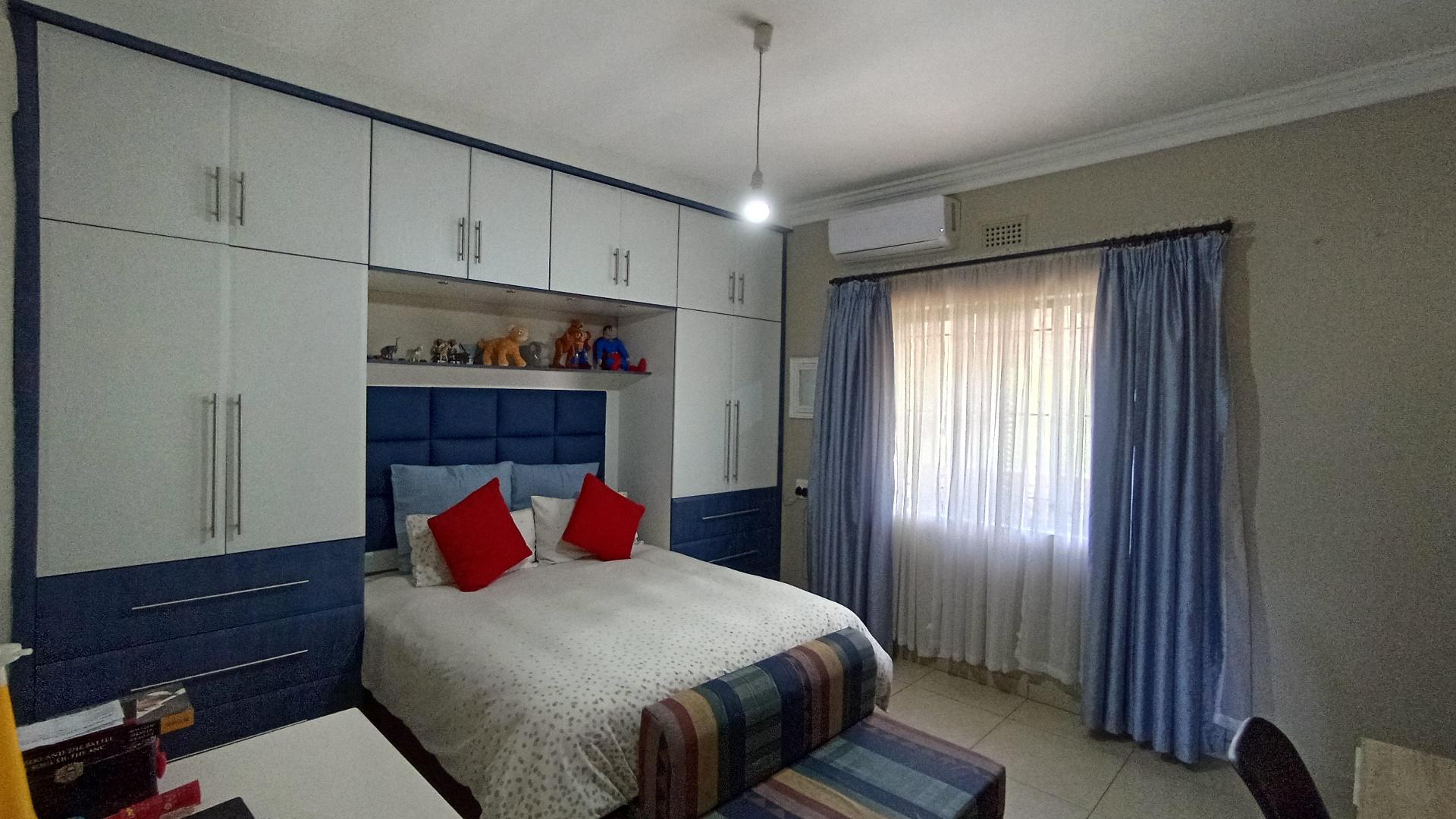 Bed Room 2 - 18 square meters of property in Glen Park 