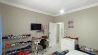 Bed Room 2 - 18 square meters of property in Glen Park 