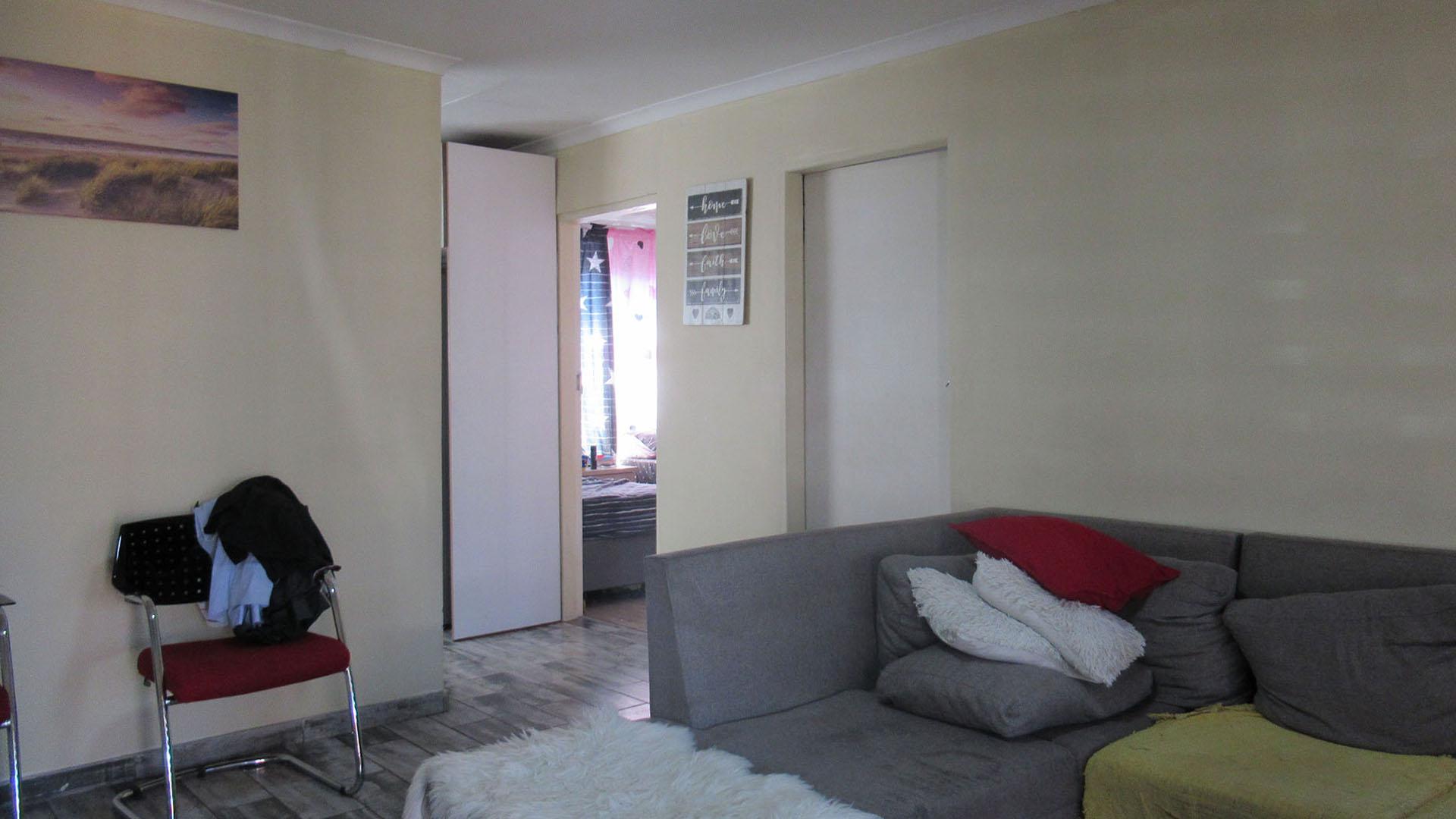Lounges - 17 square meters of property in Riverlea - JHB