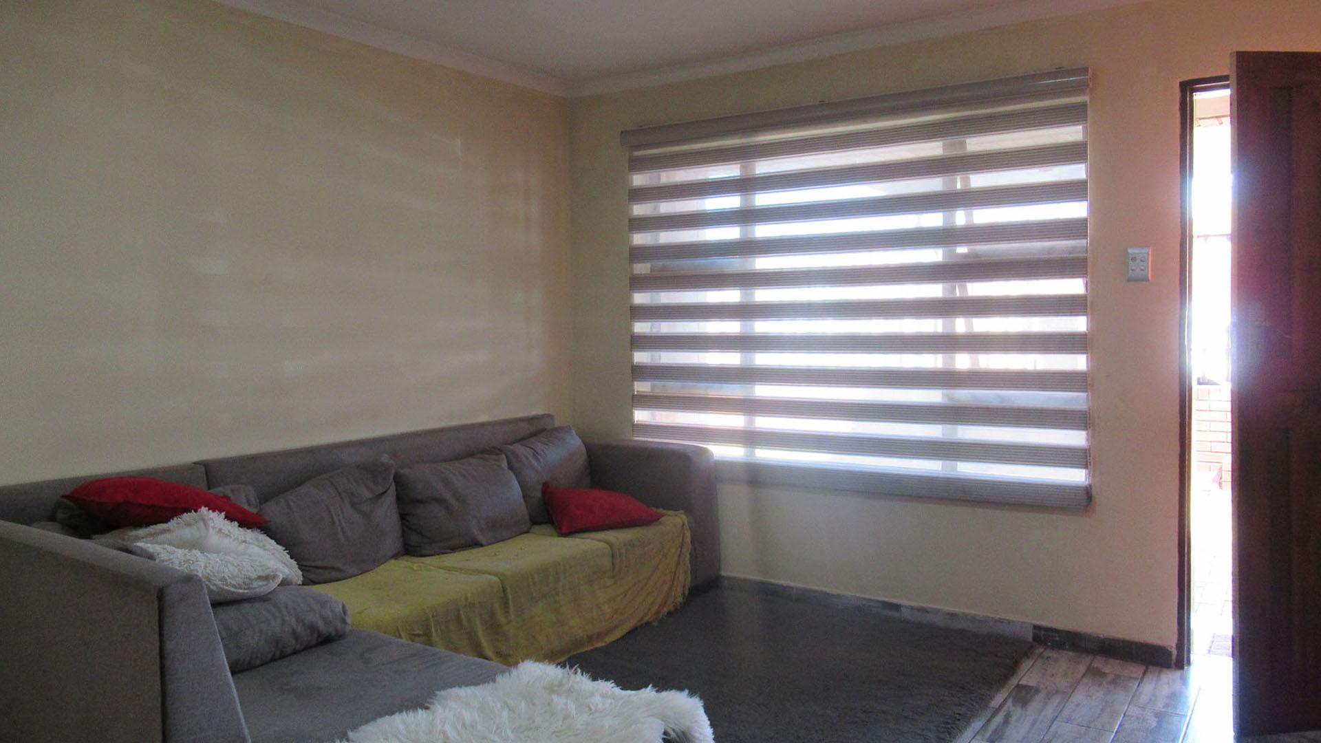 Lounges - 17 square meters of property in Riverlea - JHB