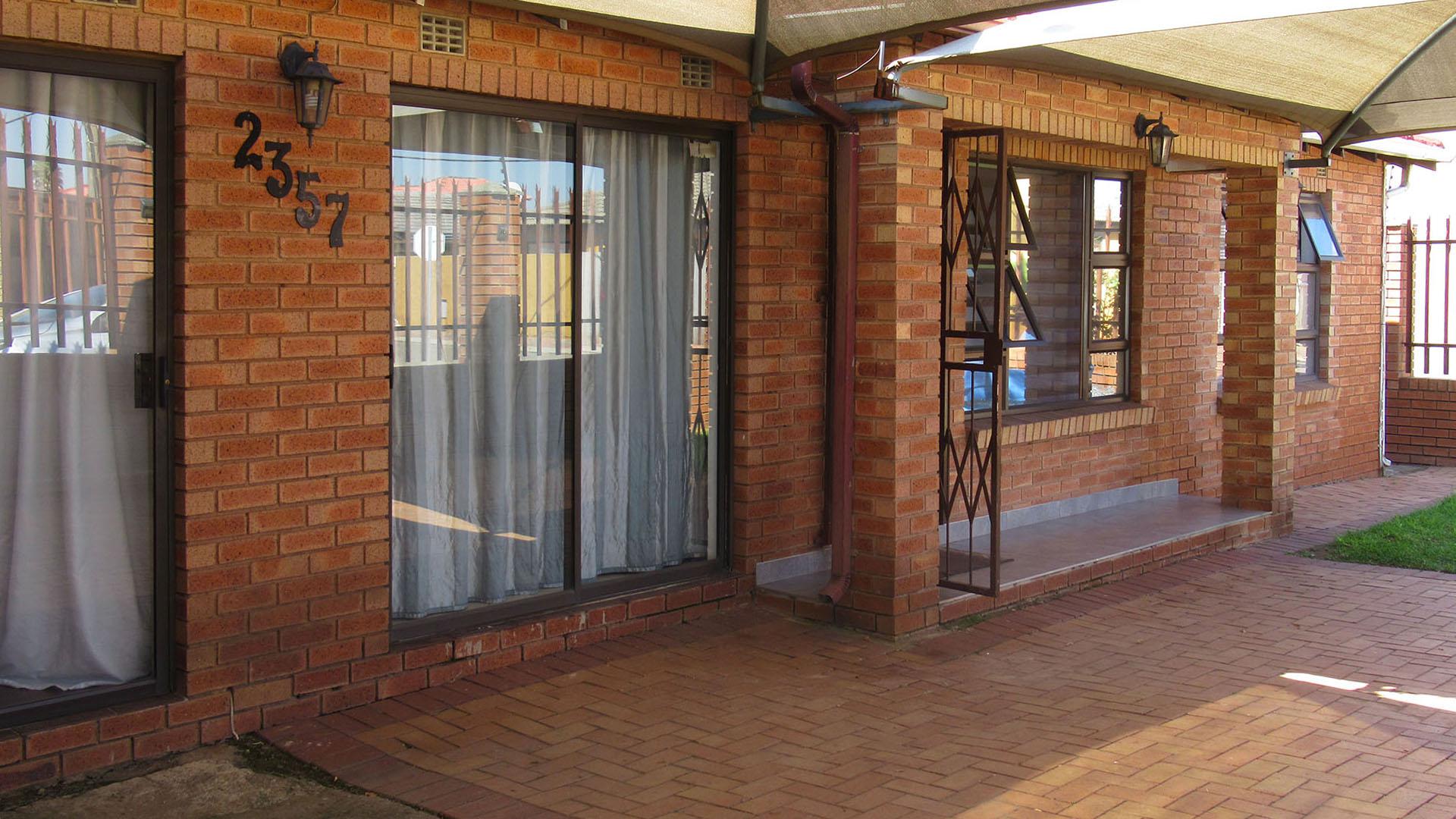 Spaces - 36 square meters of property in Riverlea - JHB