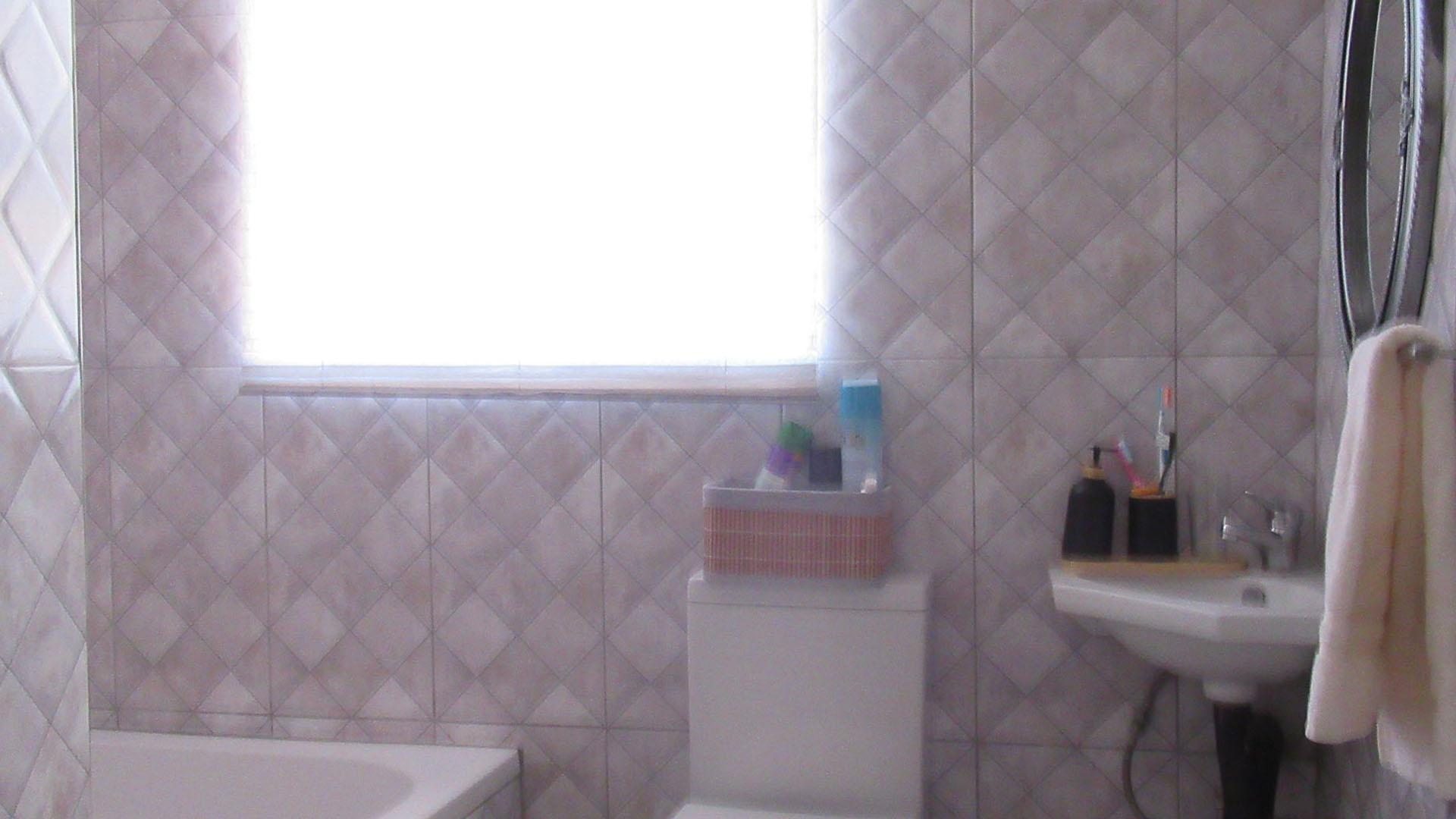 Bed Room 2 - 18 square meters of property in Riverlea - JHB