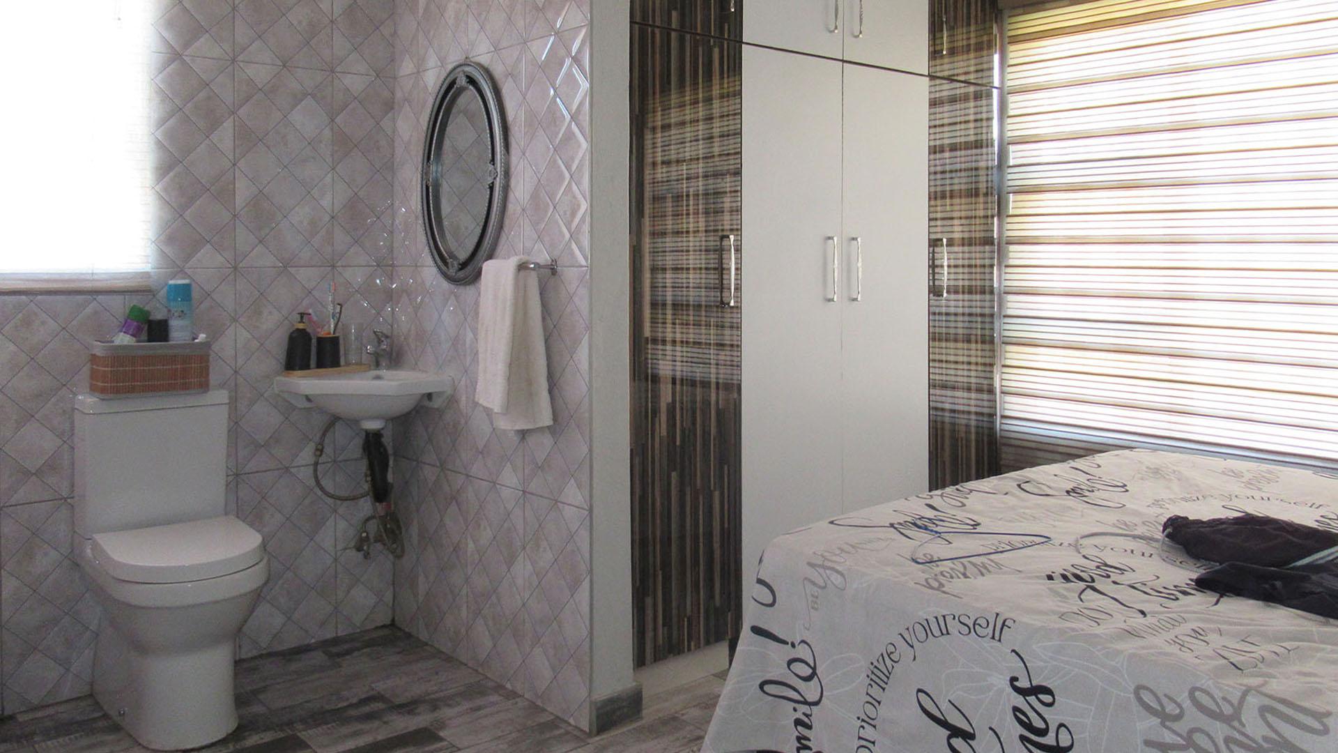 Bed Room 2 - 18 square meters of property in Riverlea - JHB