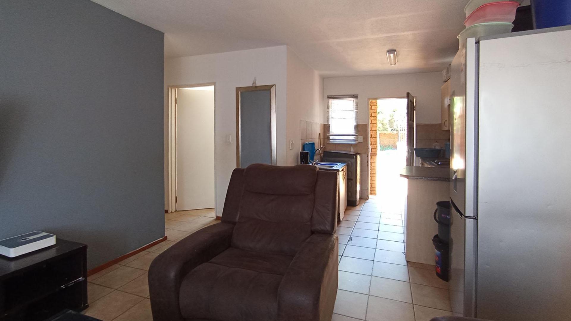 Lounges - 17 square meters of property in Pretoria North