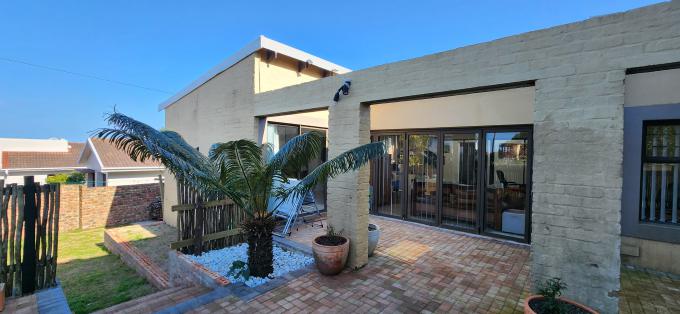 4 Bedroom House for Sale For Sale in Dana Bay - MR699224