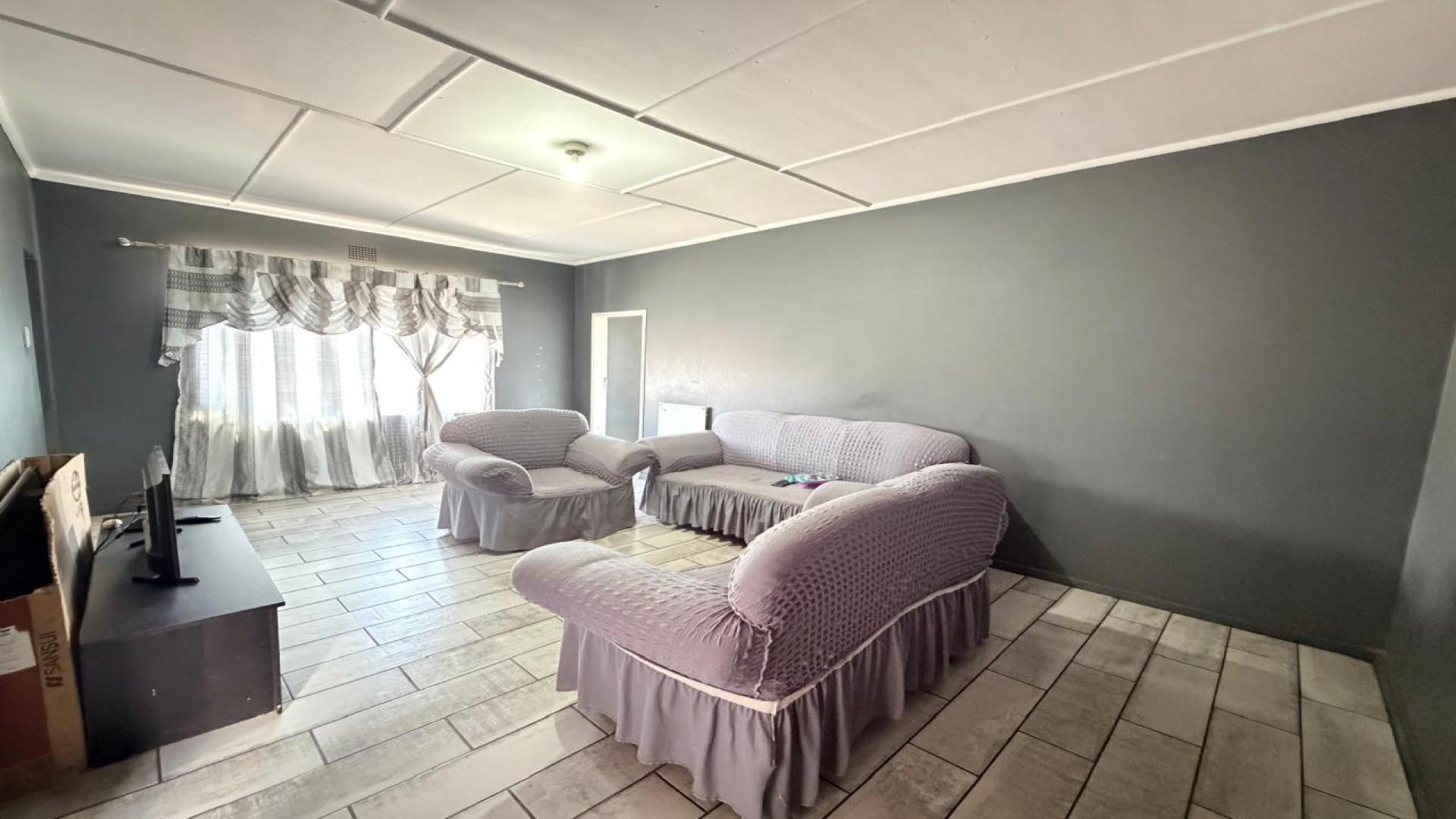 Lounges of property in Kimberley