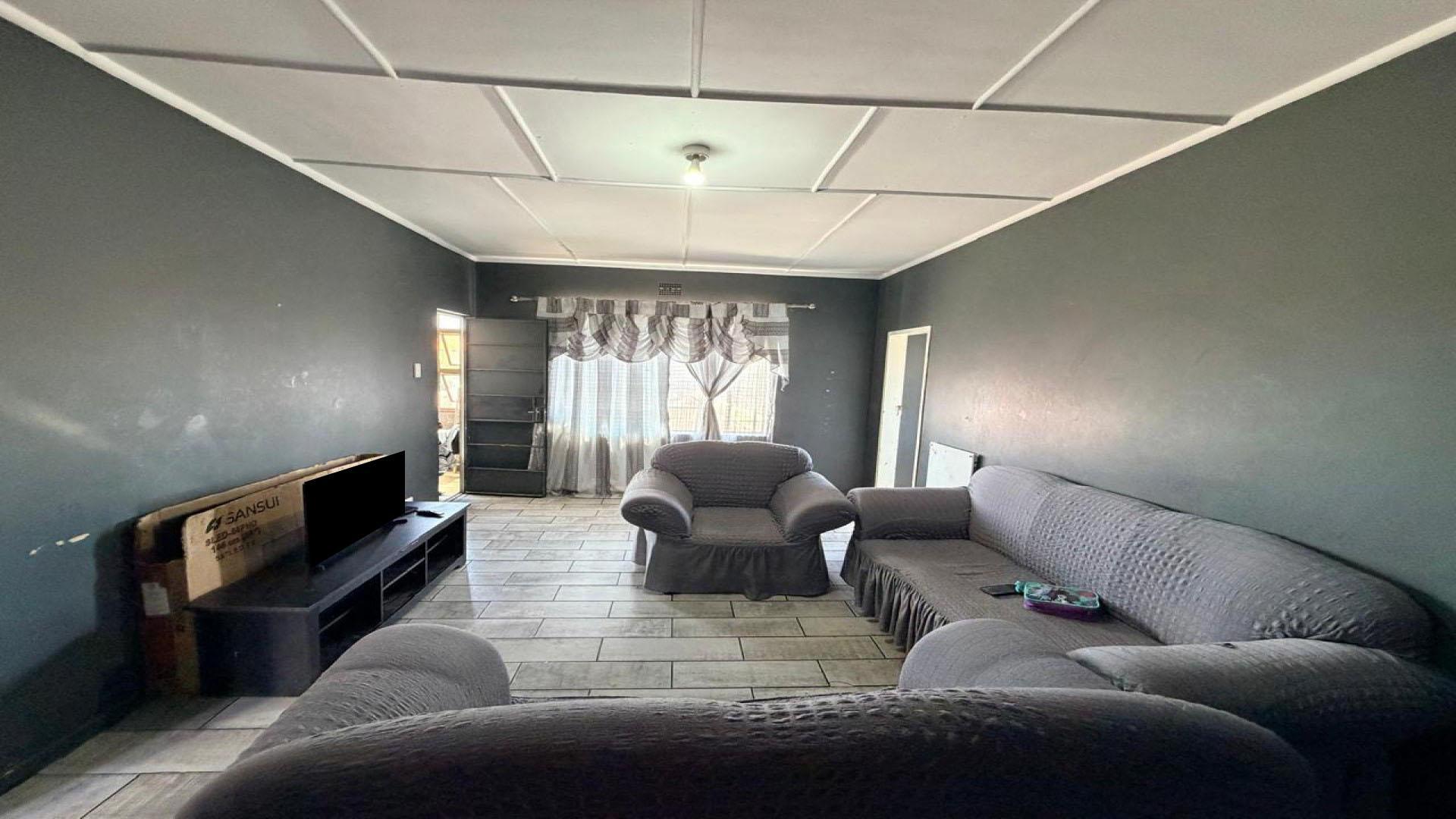 Lounges of property in Kimberley