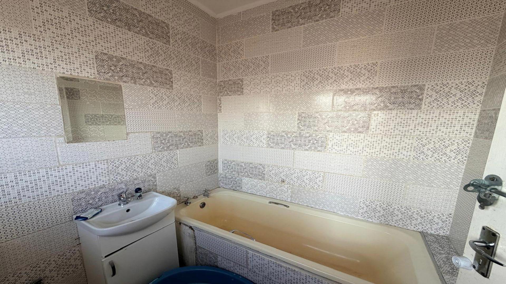 Bathroom 1 of property in Kimberley