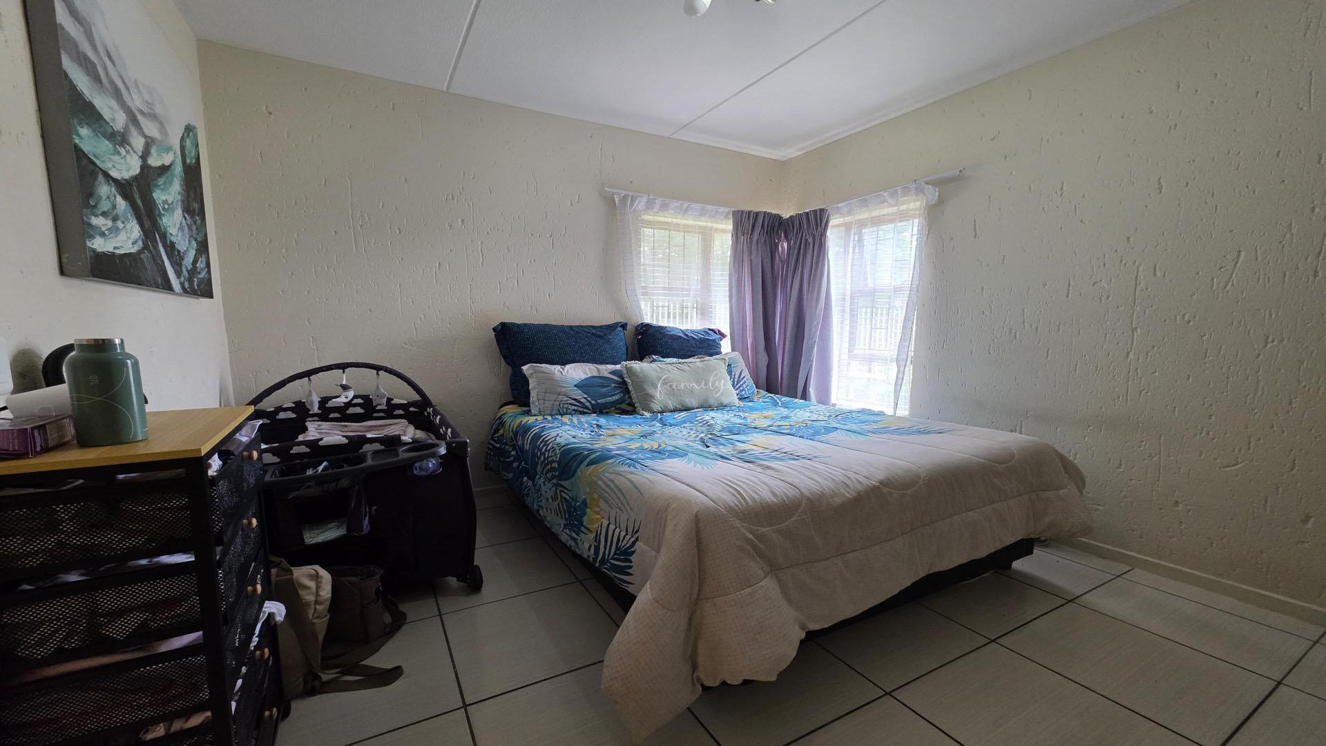 Main Bedroom of property in Paulshof