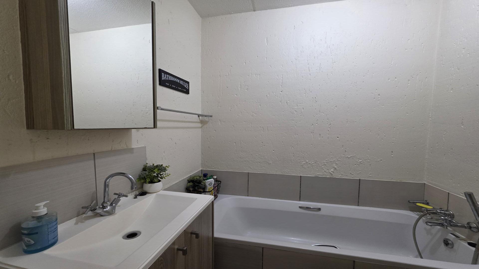 Bathroom 1 of property in Paulshof