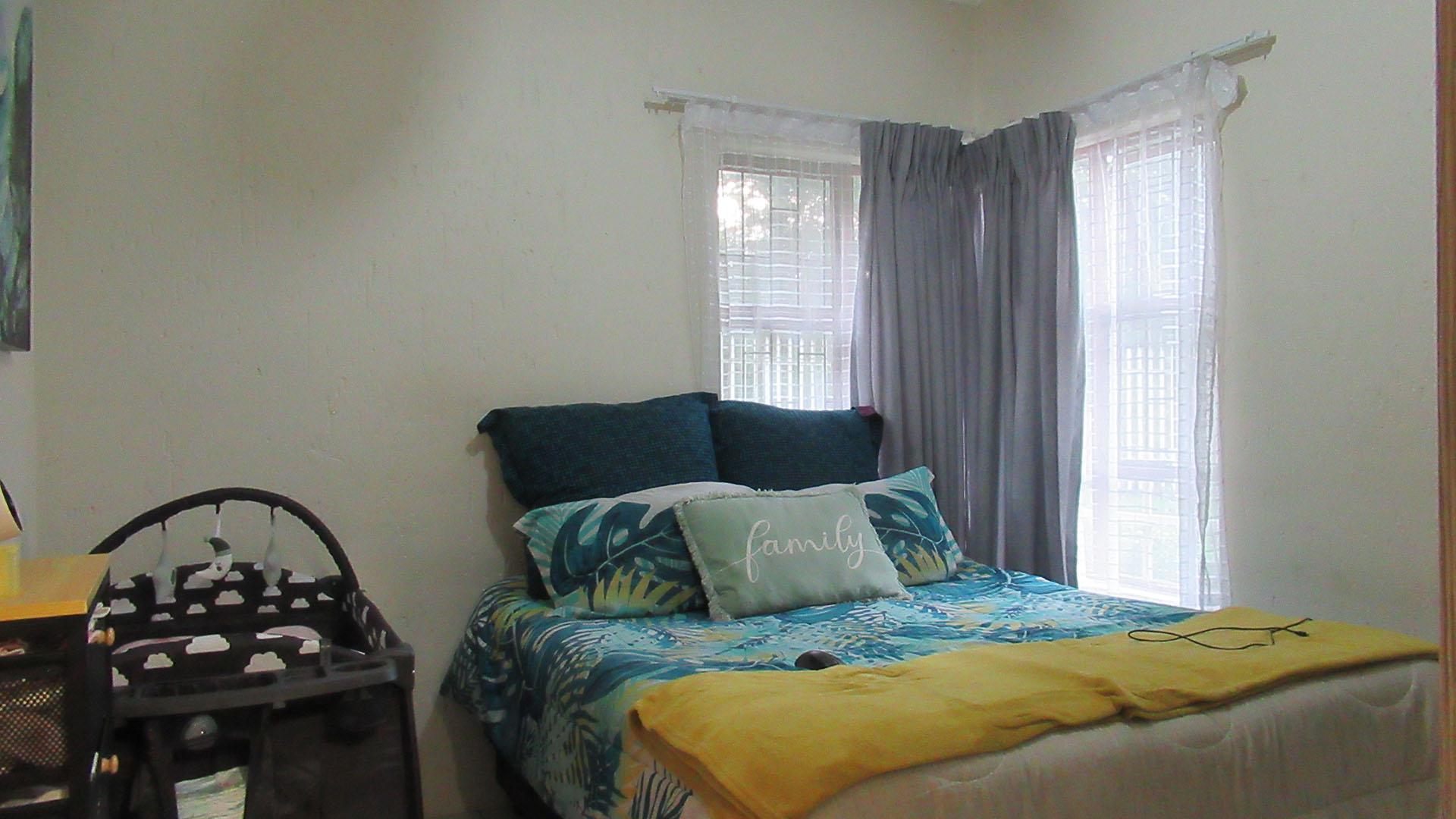 Main Bedroom - 11 square meters of property in Paulshof