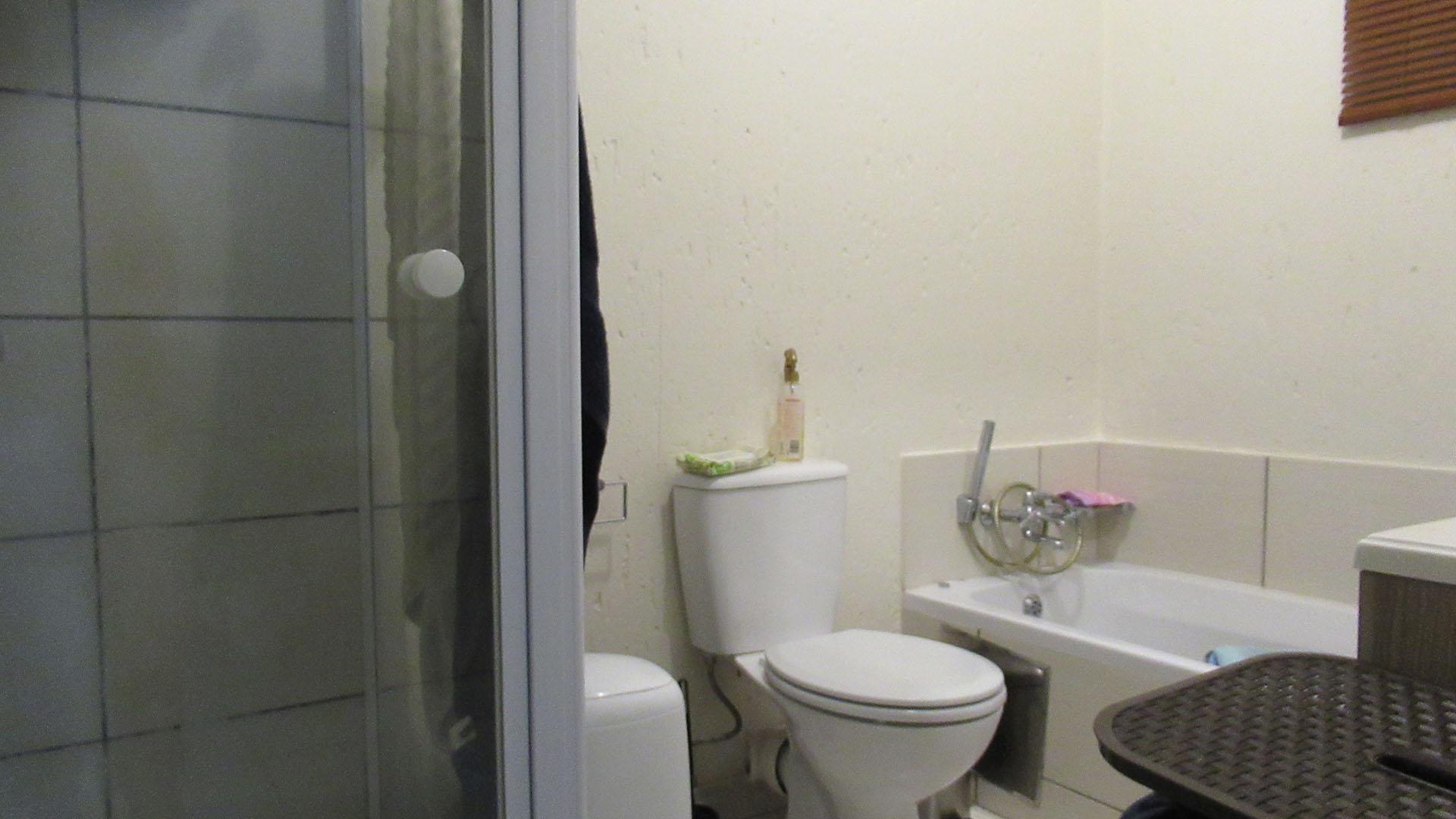 Main Bathroom - 5 square meters of property in Paulshof