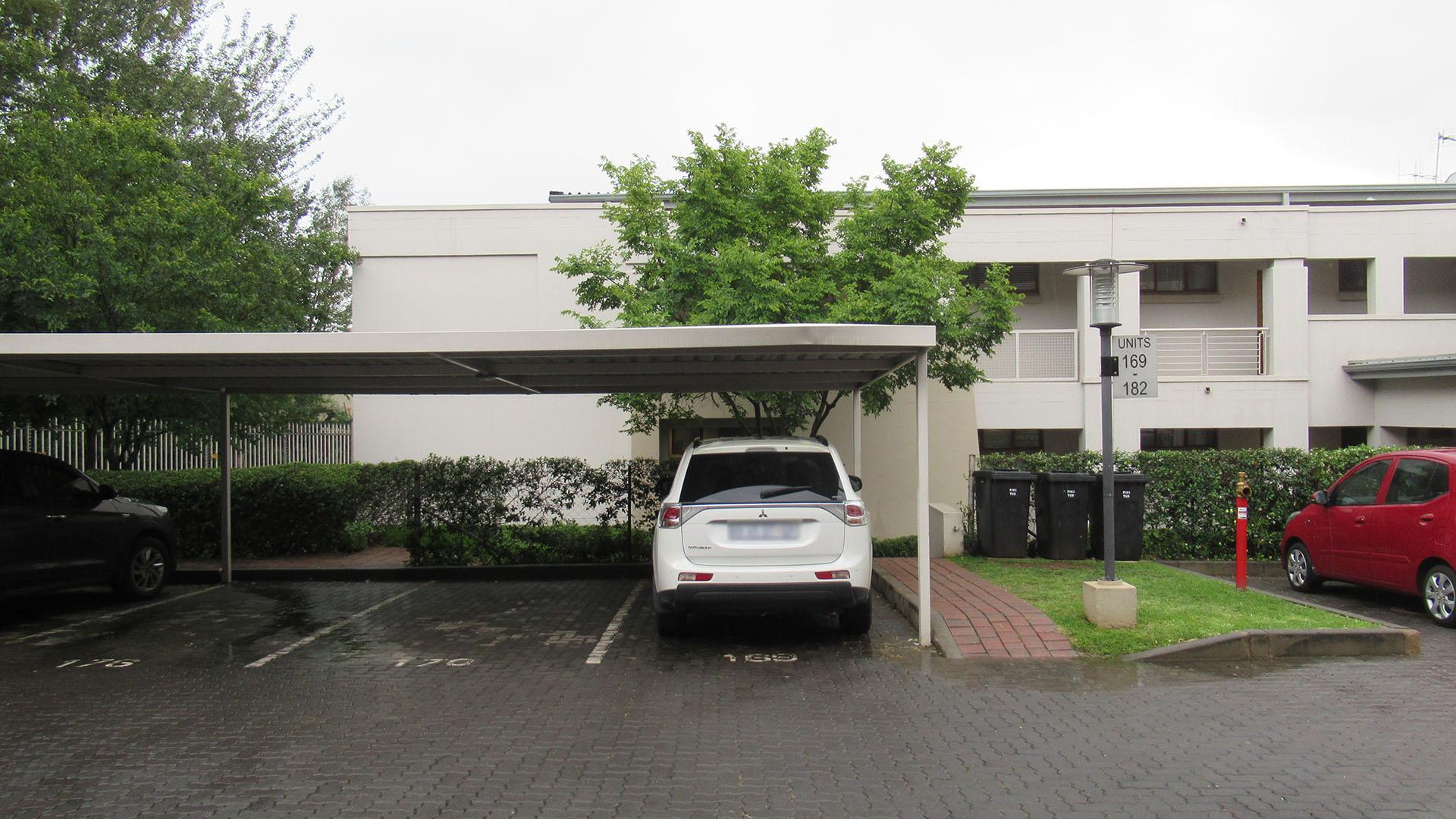 Front View of property in Paulshof