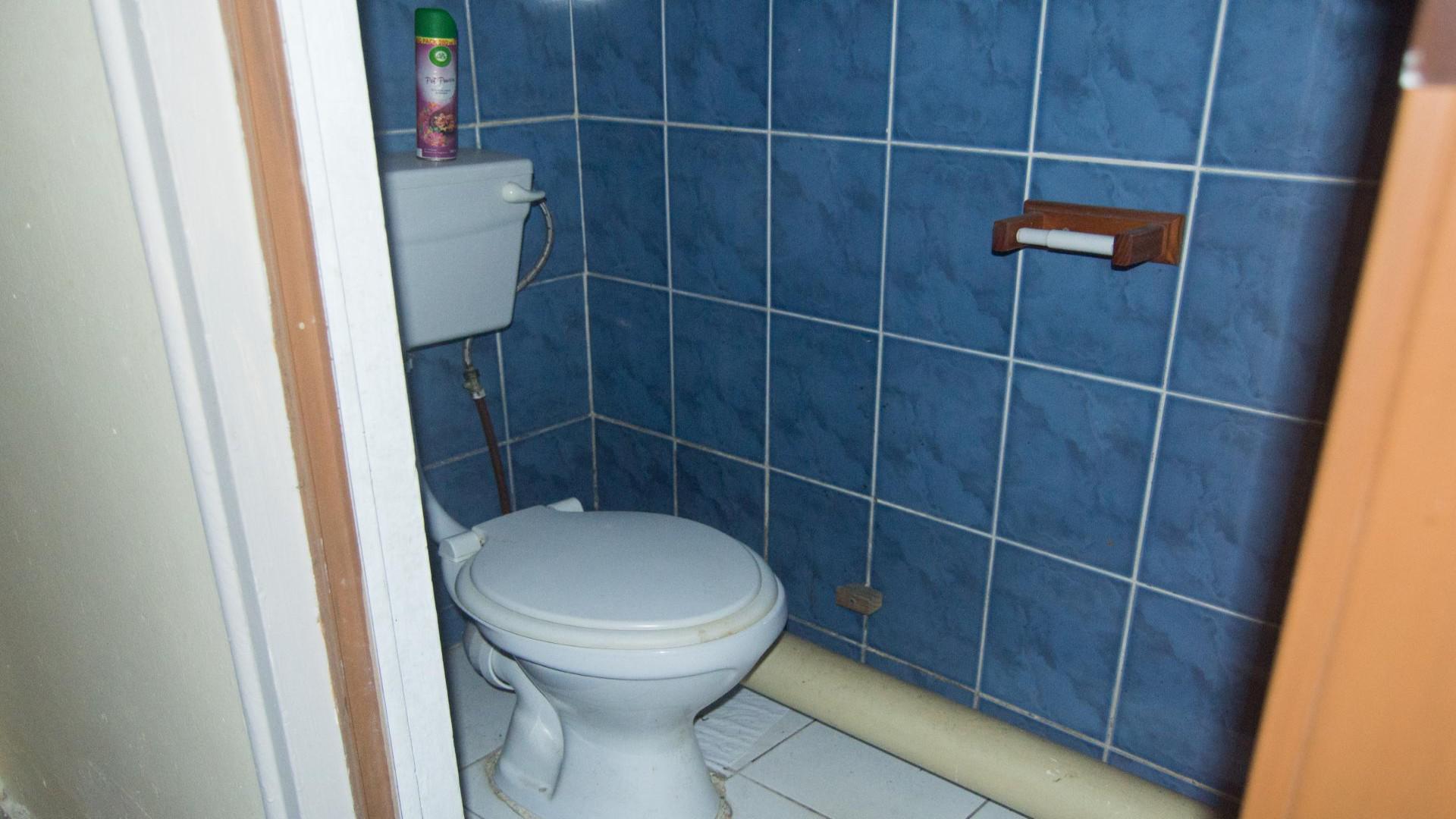 Bathroom 3+ of property in Umkomaas